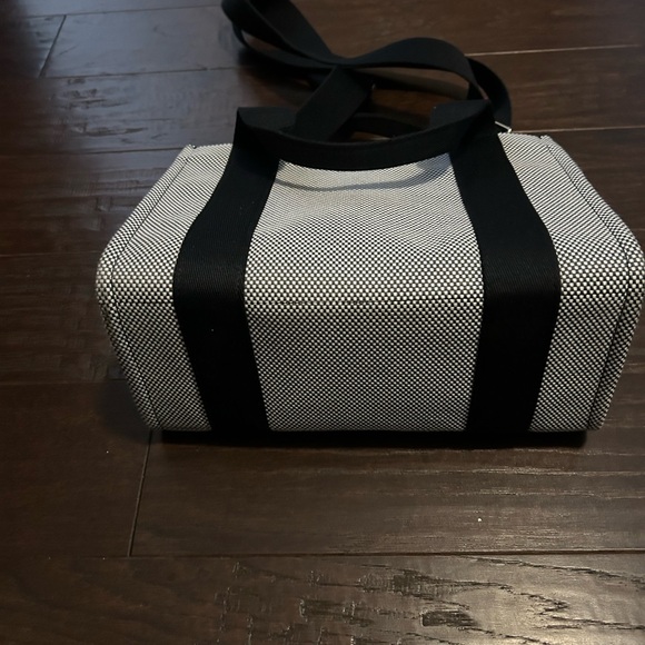 Stylish Black and White Bag - Picture 2 of 3